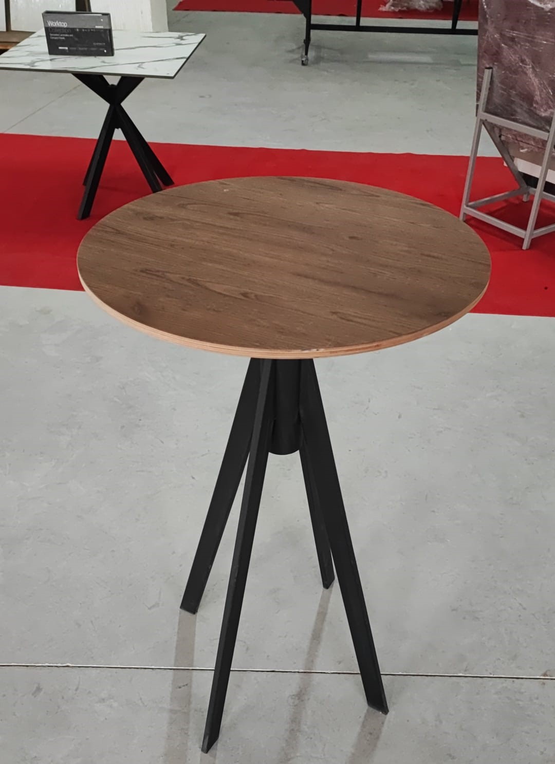 Suya, Çiziğe ve Darbeye Dayanıklı Kompakt Masa Tablası